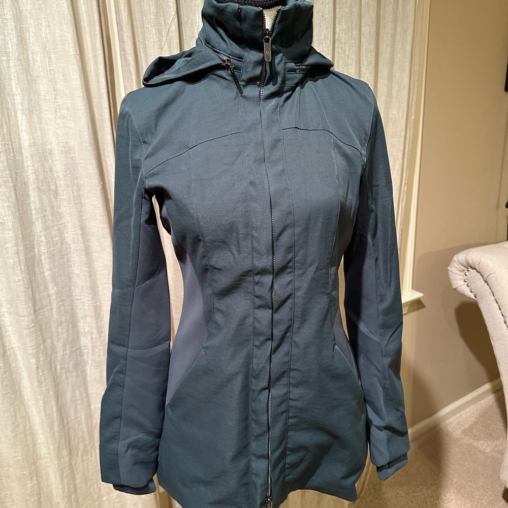 Women's Lululemon Jacket size 4, worn once